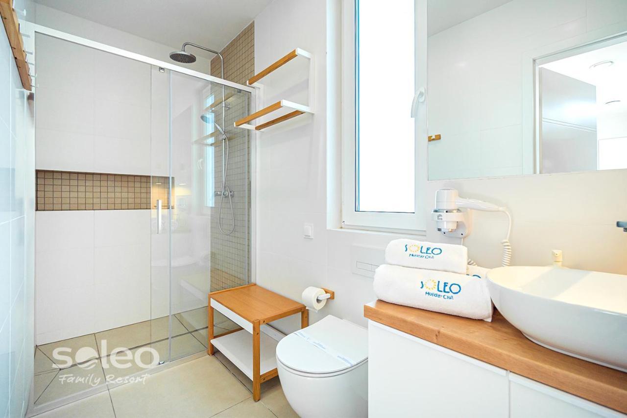 Soleo Family Resort - Domki 3 Min Od Morza - 3 Baseny, 4 Jacuzzi, Sauna, Animacje, Malpi Gaj, 3 Sale Zabaw, 4 Place Zabaw, 2 Restauracje Rewal Exteriör bild